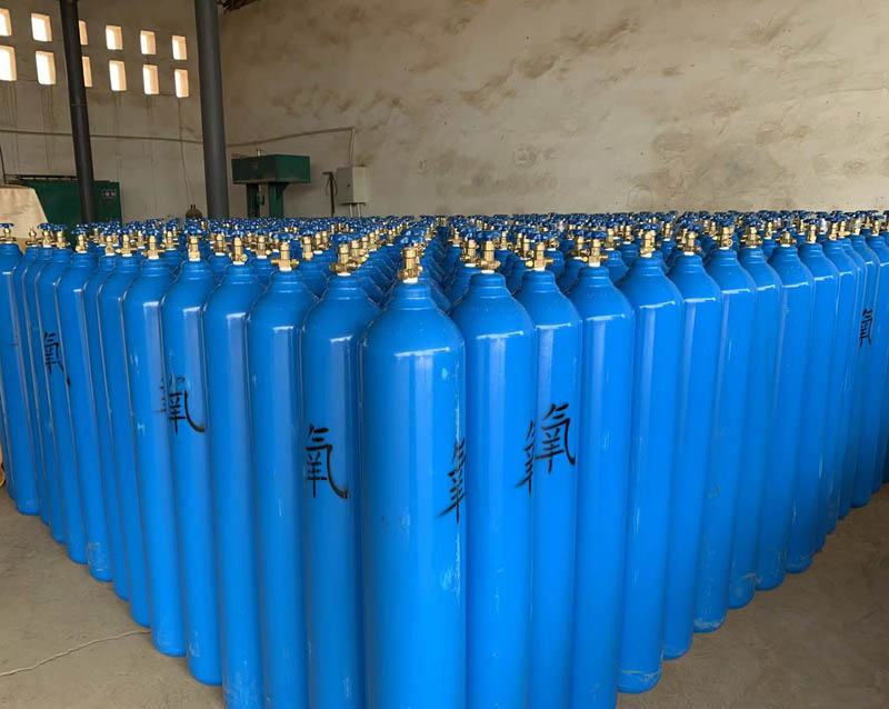 長(zhǎng)途運(yùn)輸氣瓶應(yīng)文明裝卸、妥善固定、分類裝運(yùn)